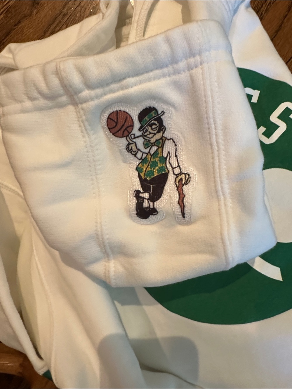 Boston Celtics Hoodie XL white Lucky Leprechaun Patch Shamrock Beantown